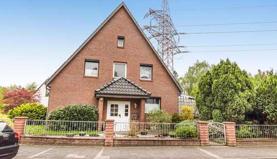 Bild von Gepflegtes 1-2 Familienhaus mit zwei Garagen in familienfreundlicher Lage von Lüssum-Bockhorn