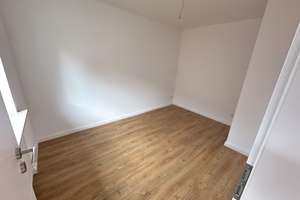 Titel: Erstbezug nach Sanierung: Stilvolle 50 m²-Wohnung mit Dachstudio, Balkon & Blick ins Grüne – Ohagenstraße 13, 29221 Celle – Vorschaubild 8