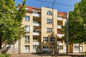 Attraktive Eigentumswohnung mit zwei Zimmern, Loggia und Tiefgaragenstellplatz