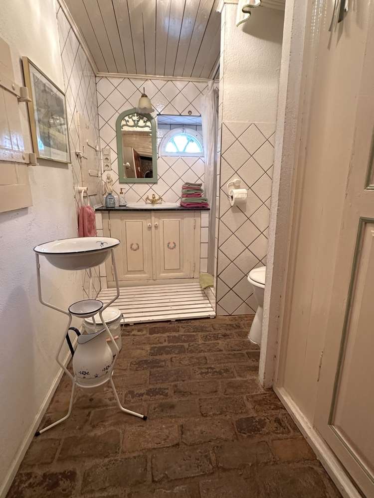 Immobilie in Klanxbüll - Reetdachhaus mit viel Charme auf einem idyllisch und ruhig gelegenen Grundstück - Bild 3