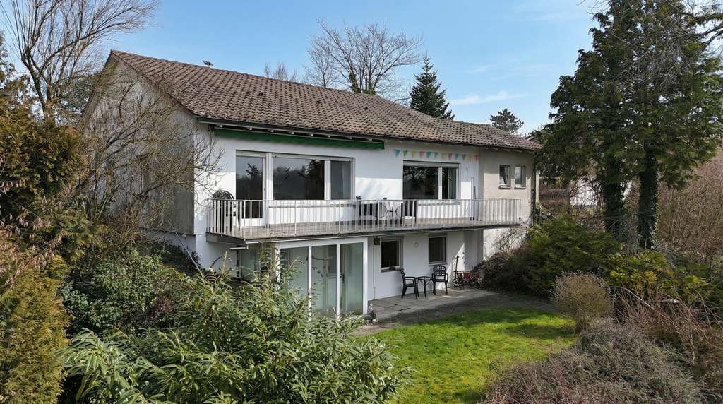 Immobilie in Büsingen am Hochrhein - Dem Rhein ganz nahe -  Einfamilienhaus in wunderbarer Lage - Bild 0