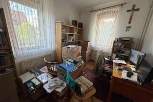 Wohnen mit Potenzial – Einfamilienhaus mit vielseitigen Nebenflächen – Die vollständige Adresse der Immobilie erhältst du vom Anbieter., 97209 Veitshöchheim – Vorschaubild 4