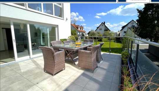 Bild von VON POLL - BAD HOMBURG: Luxussaniertes, barrierearmes Familienhaus mit Aufzug und Garage