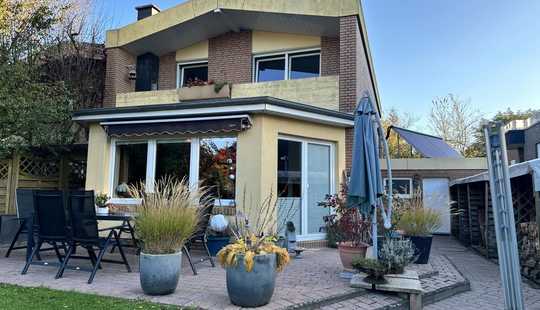 Bild von Ihr neues Zuhause mit Traumgarten und Teichanlage! Und noch dazu energieeffizient!