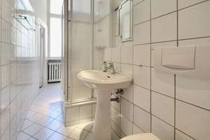 REPRÄSENTATIVER ALTBAU - HOHE DECKEN, STUCK, FISCHGRÄTPARKETT & BALKON - KU'DAMM-KIEZ – Hektorstr. 17 ee, 10711 Halensee, Berlin – Vorschaubild 8