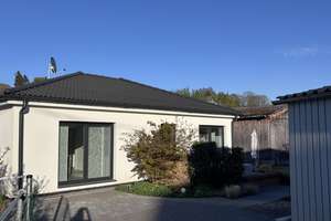 Moderner Wohntraum auf einer Ebene – Neuwertiger Bungalow (Bj. 2022) – Walderstraße 11/1, 72505 Krauchenwies – Vorschaubild 2