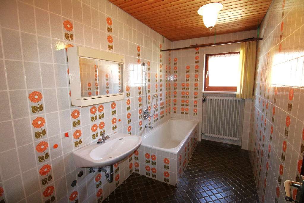 Immobilie in Fischach - Zweifamilienhaus mit viel Potential in begehrter Lage Fischachs - Bild 8