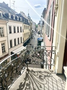 *** Kernsanierter stilvoller 4 Zi. Altbau mit Süd- Balkon***