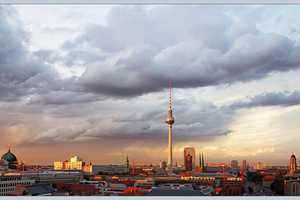 vermietetes 100 m² Cityapartment im 23. OG mit Traumblick über Berlins Wahrzeichen – Leipziger Straße 44, 10117 Berlin – Vorschaubild 1