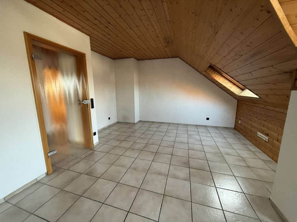 Immobilie in Rülzheim - Gemütliche 3-ZKB-Wohnung im Dachgeschoss in Rülzheim - Bild 0