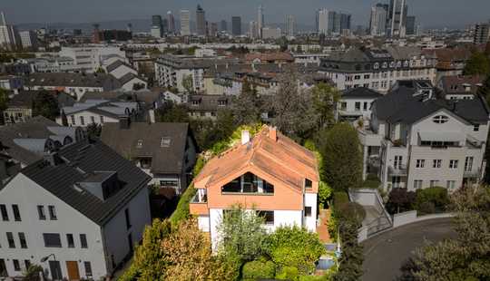 Bild von Eleganz trifft Weite: Vielseitiges Architektenhaus mit Garten & Garage in SACHSENHAUSEN-SÜD
