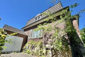 KR-BOCKUM - STILVOLLE EFH-DOPPELHAUSHÄLFTE WARTET AUS IHREM DORNRÖSCHENSCHLAF WACHGEKÜSST ZU WERDEN – Glindholzstraße 52, 47809 Bockum, Krefeld – Vorschaubild 4