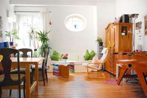 Jugendstil Außen und Jugendstil Innen: 3-Zimmer-Wohnung in der Weststadt - 74qm - Pitchpineböden...