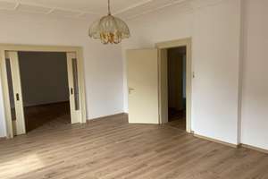 3 Zimmer Kueche Bad / Balkon  Flur / Keller ( Garage möglich) – Poststraße 45, 66333 Völklingen – Vorschaubild 9