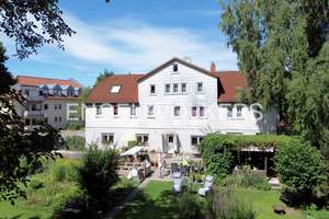 Ein Juwel mit Parkcharakter – Zweifamilienhaus auf riesigem Grundstück – Die vollständige Adresse der Immobilie erhältst du vom Anbieter., 99867 Gotha – Vorschaubild 2