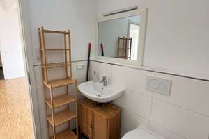 Komplett sanierte Altbauwohnung mit Wohnküche in renoviertem Altbau!