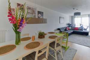 Gerresheimer Gärten: Hochwertige Dreiraumwohnung mit großem Balkon und Stellplatz