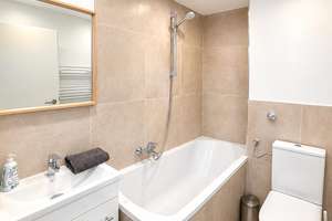 Möbliertes Apartment mit separater Küche * Loggia * XL Keller * Aufzug – 40627 Unterbach, Düsseldorf – Vorschaubild 4