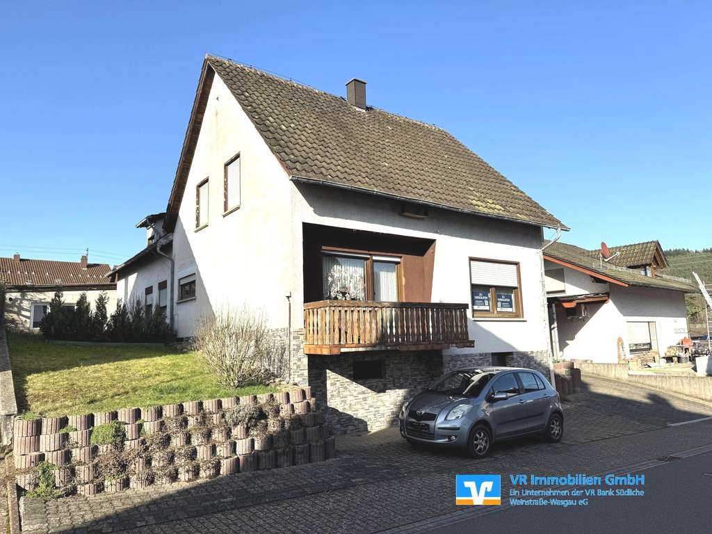 Immobilie in Fischbach bei Dahn - Großzügiges Ein- bis Zweifamilienwohnhaus in sehr ruhiger und familienfreundlicher Lage - Bild 1