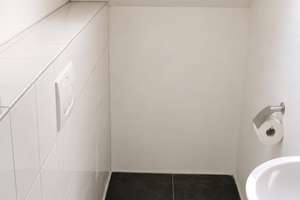 Vermietete 4-Zimmer-Dachgeschosswohnung mit Kamin in Frankfurt-Oberrad – 60599 Oberrad, Frankfurt am Main – Vorschaubild 8