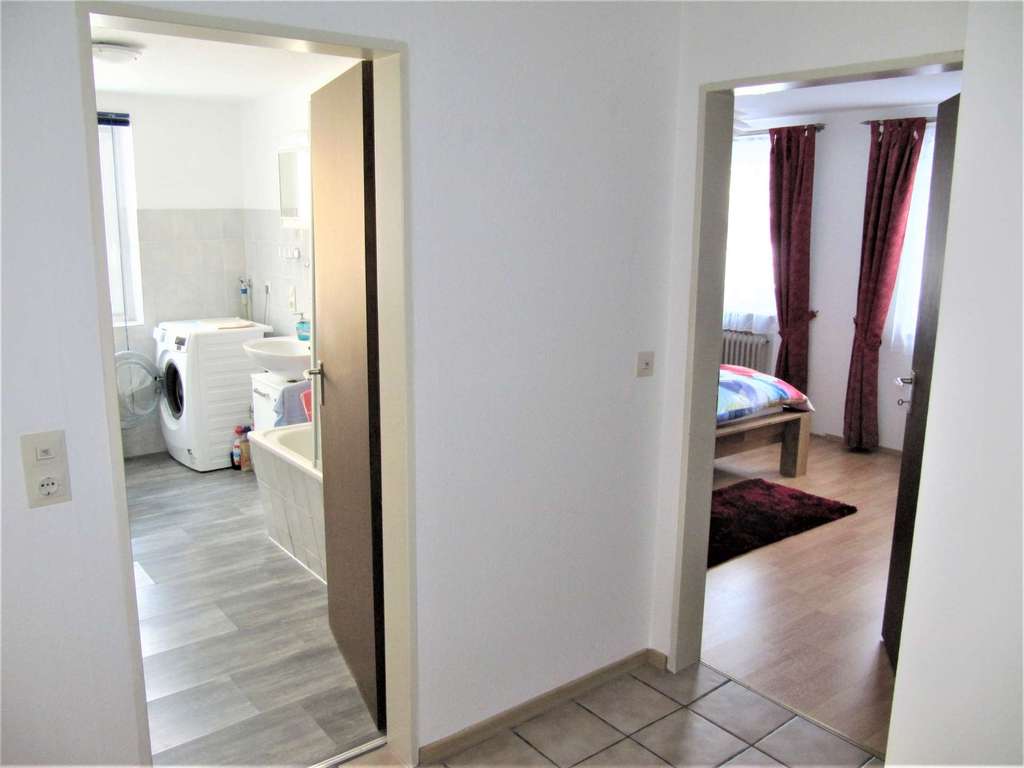 Immobilie in Titisee-Neustadt - SCHÖNE EIGENTUMSWOHNUNG IM SCHÖNEN TITISEE-NEUSTADT - Bild 2