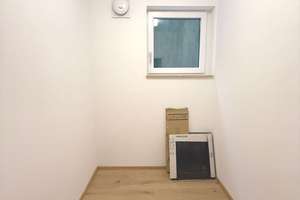 Traumhafte EG-Wohnung auf zwei Ebenen mit viel Platz, Südterrasse – Silberblattstr. 9, 81375 Großhadern, München – Vorschaubild 12