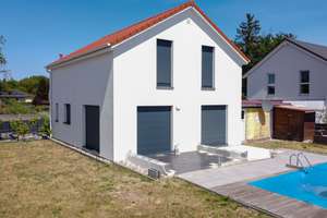 Familienfreundliches Erbpacht-Haus mit Pool – modernes Wohnen zum attraktiven Einstiegspreis – Die vollständige Adresse der Immobilie erhältst du vom Anbieter., 84518 Garching an der Alz – Vorschaubild 1