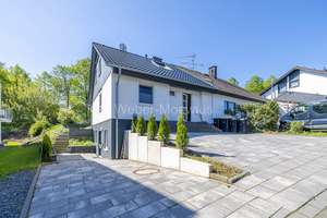 Modernisiertes Einfamilienhaus (einseitig angebaut) mit ELW, 2 Terrassen + Garten in Zentrumslage – Die vollständige Adresse der Immobilie erhältst du vom Anbieter., 53804 Much – Vorschaubild 32