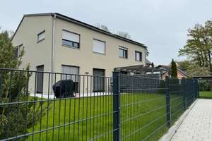 Doppelhaushälfte mit 4,5 Zimmern, Carport u. Aussenstellplatz in Rottenburg a.d. Laaber – Die vollständige Adresse der Immobilie erhältst du vom Anbieter., 84056 Rottenburg an der Laaber – Vorschaubild 2