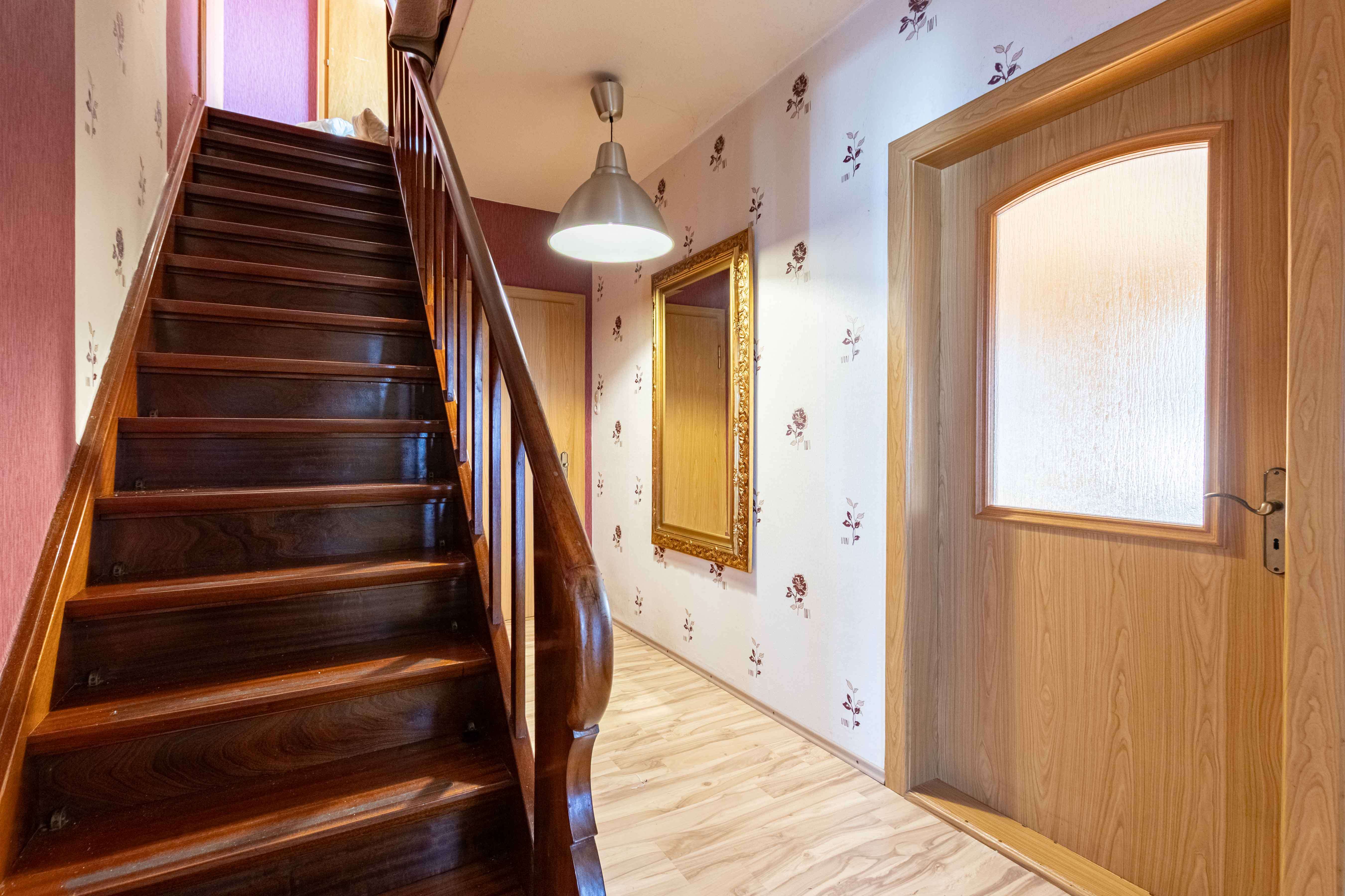 Einfamilienhaus mit Potenzial, zwei Garagen und separater Einliegerwohnung, Aurich Kreis – Bild 4