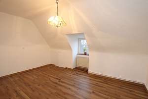 Charmante 3-Zimmer-Dachgeschosswohnung in Kassel-Harleshausen – Zum Feldlager 2, 34128 Harleshausen, Kassel – Vorschaubild 4