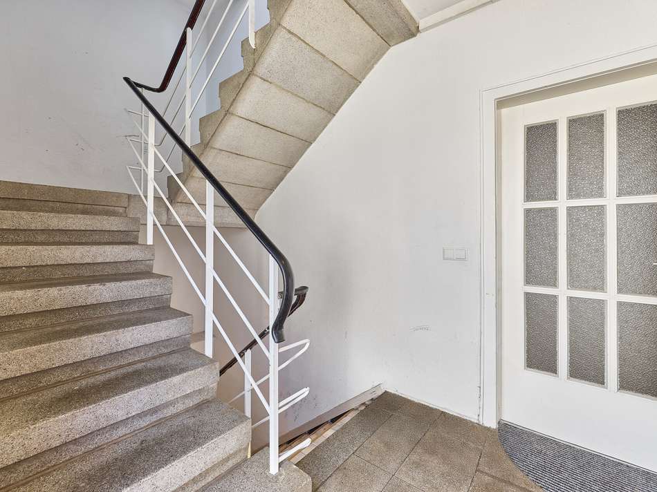 02 Treppenhaus Eingang 1 EG