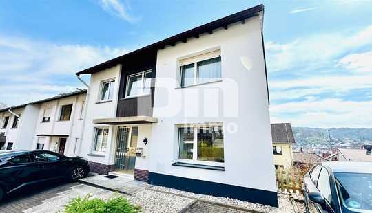 Bild von Hochwertiges Drei- bis Vierfamilienhaus in erhobener Ortsrandlage mit Panoramablick