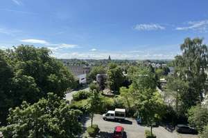 teilmöblierte 1 Zimmer Wohnung mit sehr schönem Ausblick, Fahrstuhl, Einbauküche – Sonnenstrasse 59, 9130 Sonnenberg, Chemnitz – Vorschaubild 2