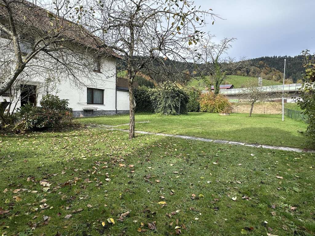 Immobilie in Hausach - Viel Raum für Ideen – Wohnhaus mit Terrasse, großem Grundstück und ehemaliger Werkstatt in Hausach - Bild 3