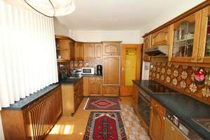 Zweifamilienhaus mit großzügigem Grundstück und Entwicklungspotential in Frankfurt-Harheim – 60437 Harheim, Frankfurt am Main – Vorschaubild 11