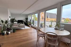 Stilvolle, voll-möblierte 2-Zimmer-Wohnung mit 2 Balkonen