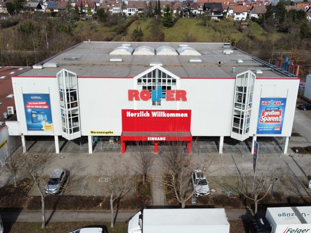 Einzelhandelsobjekt mit Lagerhallen