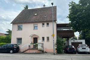 Freistehendes Zweifamilienhaus mit Garage, 3 PKW Stellplätzen und einer schönen Balkonterrasse – Ilsfelder Str. 30, 74348 Lauffen am Neckar – Vorschaubild 1