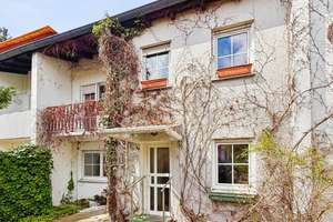 Charmantes renovierungsbedürftiges RMH in zentraler, ruhiger Lage
