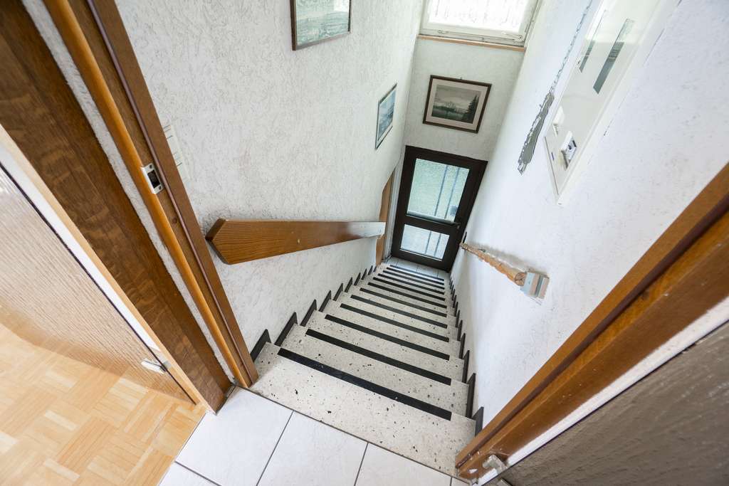 Immobilie in Bad Schussenried - Zwei Haushälften, grenzenlose Möglichkeiten: Wohnen, Vermieten oder Generationen vereinen - Bild 1