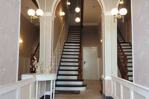 2,5 Zimmer Altbauwohnung mit Einbauküche und überdachtem Südbalkon in TOP Lage von Neuss