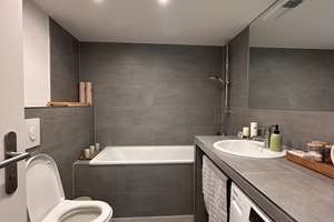 Furnished 3-room apartment with modern interior design and fitted kitchen in Berlin Friedrichshain – Pettenkoferstraße 13, 10247 Friedrichshain, Berlin – Vorschaubild 9