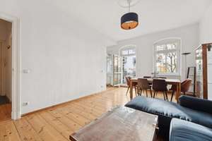 Provisionsfrei – großzügige Wohnung mit Altbaucharme und zwei Balkonen in gefragter Lage – Die vollständige Adresse der Immobilie erhältst du vom Anbieter., 10437 Prenzlauer Berg, Berlin – Vorschaubild 2