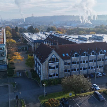Modern ausgestattete Büroflächen mit vielen Stellplätzen und komfortabler Verkehrsinfrastruktur! 