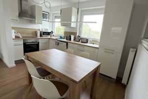 vollmöblierte  2-Zimmer-Wohnung mit Balkon und Stellplatz in Stuttgart