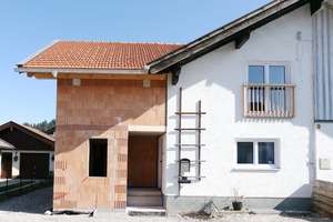 Neu saniertes Siedlungshaus mit drei Zimmern + Wohnküche – Die vollständige Adresse der Immobilie erhältst du vom Anbieter., 83646 Bad Tölz – Vorschaubild 1