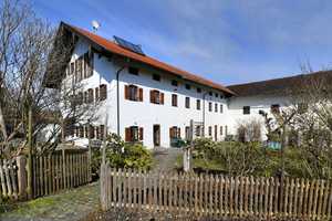 Ehemalige Hofstelle mit Tenne, incl. Baugenehmigung zusätzlicher Neubau 6 Familienhaus in Halfing – Rosenheim (Kreis) – Vorschaubild 1