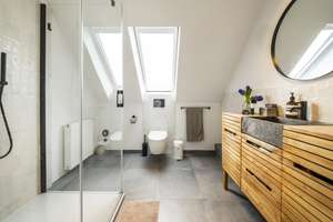 Charakterstark, lichtdurchflutet und außergewöhnlich:
DG-Wohnung mit  Dachterrasse am Isemarkt – Die vollständige Adresse der Immobilie erhältst du vom Anbieter., 20144 Harvestehude, Hamburg – Vorschaubild 10