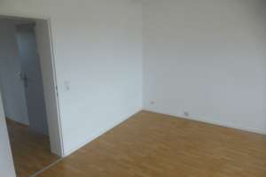 Super 1-Zimmer Wohnung, große Loggia, Einbauküche, neues Bad, teilmöbliert – Illerstraße 64A, 38120 Weststadt, Braunschweig – Vorschaubild 5
